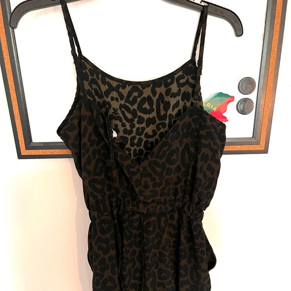 Beautiful romper - Picture 2 of 3